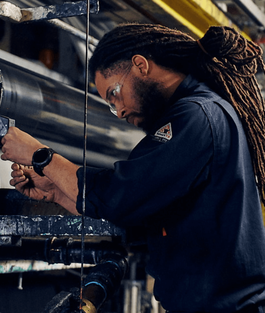 Haartz line employee fixing plant machine